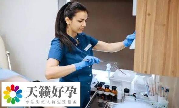 2025年美國(guó)兩個(gè)男的可以做借卵試管自己懷孕生孩子嗎？